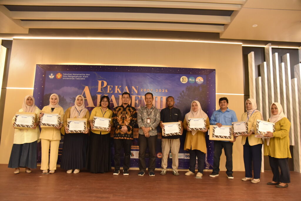 Program Studi Statistika Ukir Prestasi, Dosen dan Staf Pegawai Raih Penghargaan Dosen Terbaik dan Pegawai Terbaik pada Pekan Akademik FMIPA ke-18