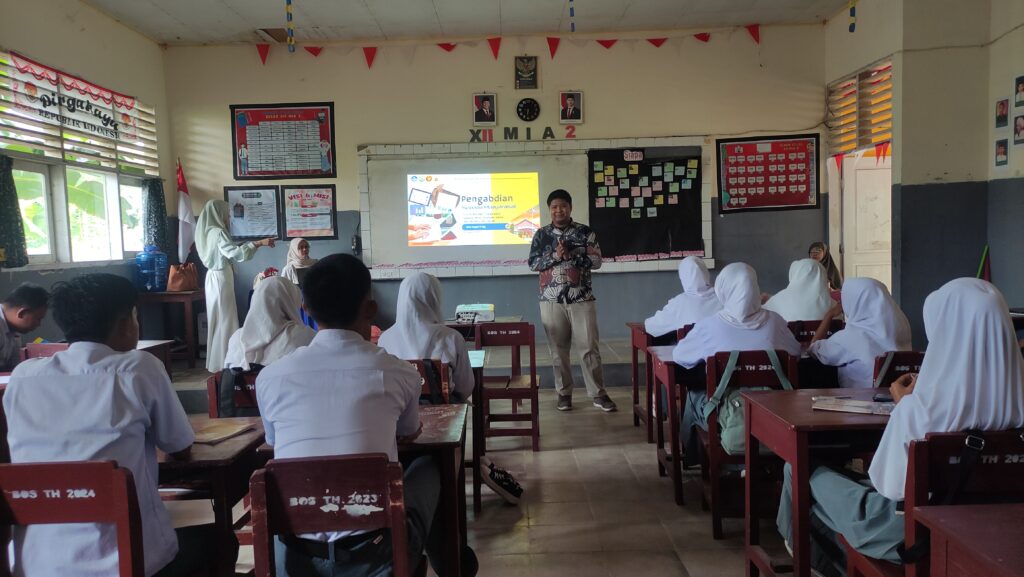 Literasi Data Jadi Bekal Masa Depan, Dosen Statistika Untad Sambangi SMA Negeri 4 Sigi